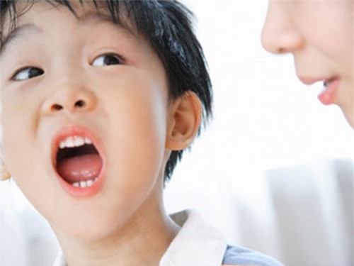 Nguyên nhân và cách chữa tật nói ngọng cho trẻ